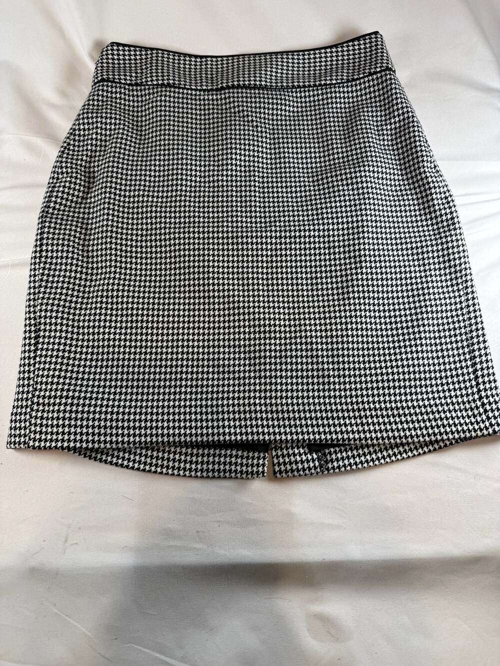Banana Republic Womens Houndstooth Pencil Skirt Size 2P Black White Mini Lined P